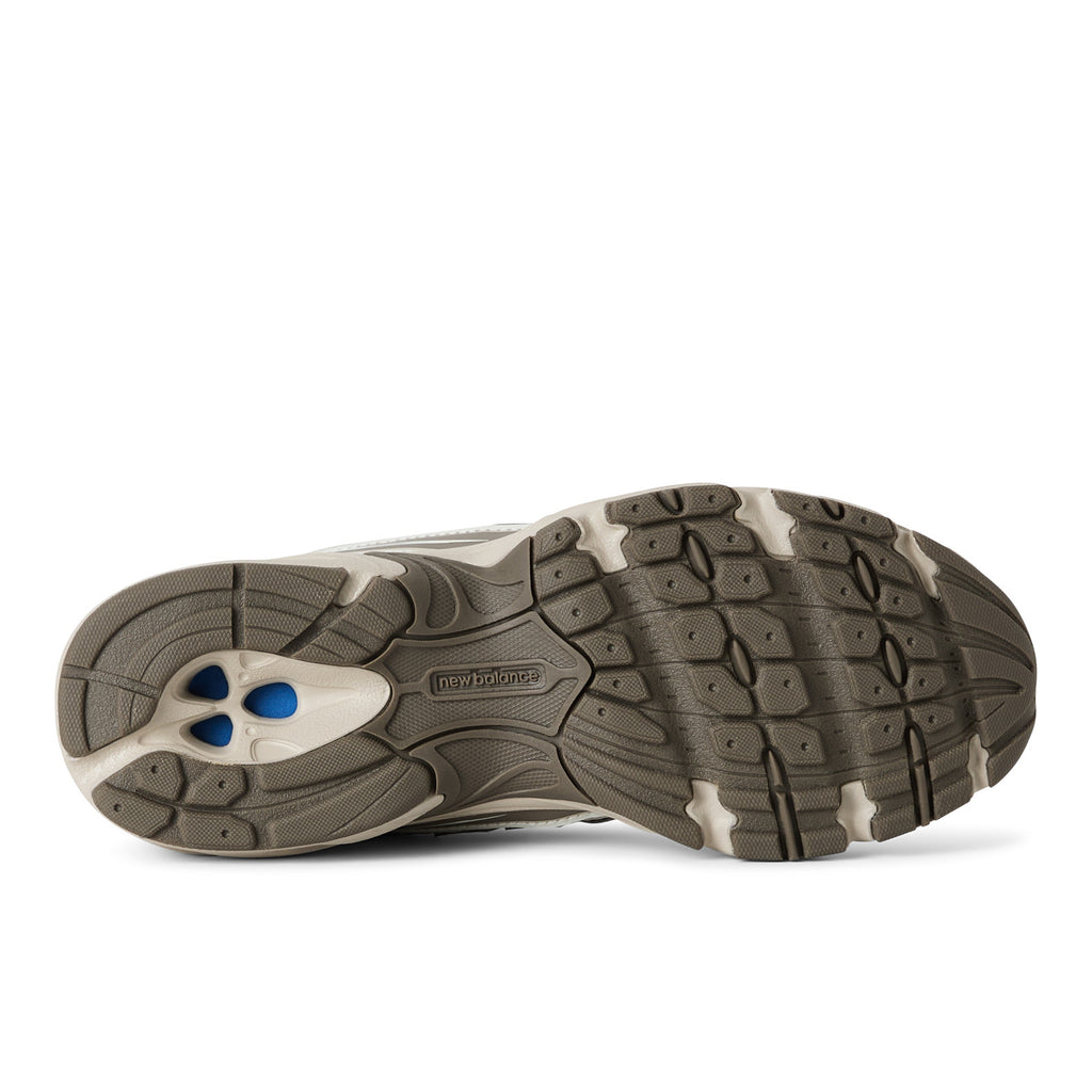 NEW BALANCE U740AS2