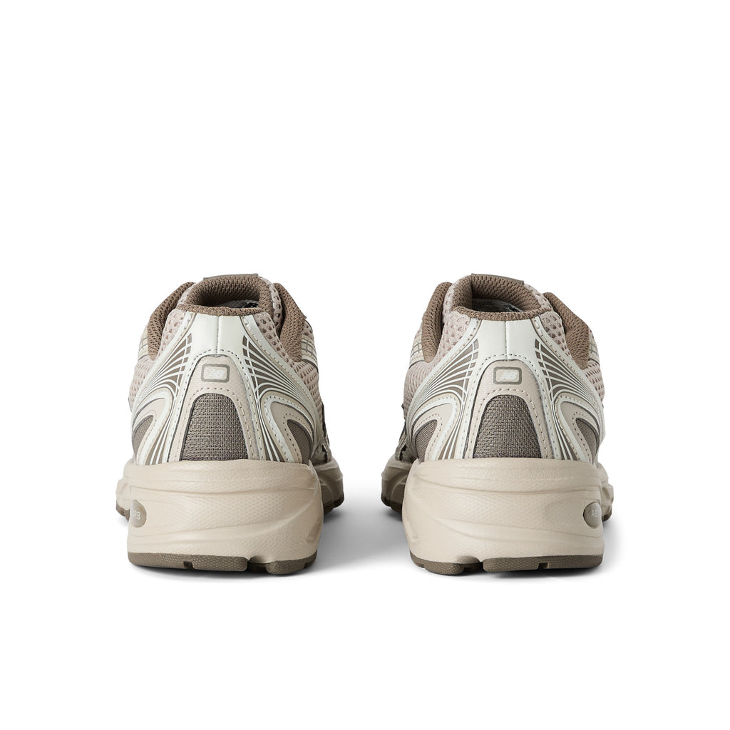 NEW BALANCE U740AS2