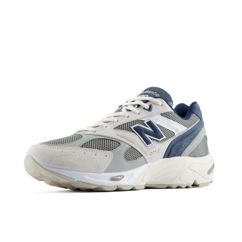 NEW BALANCE U880R69L