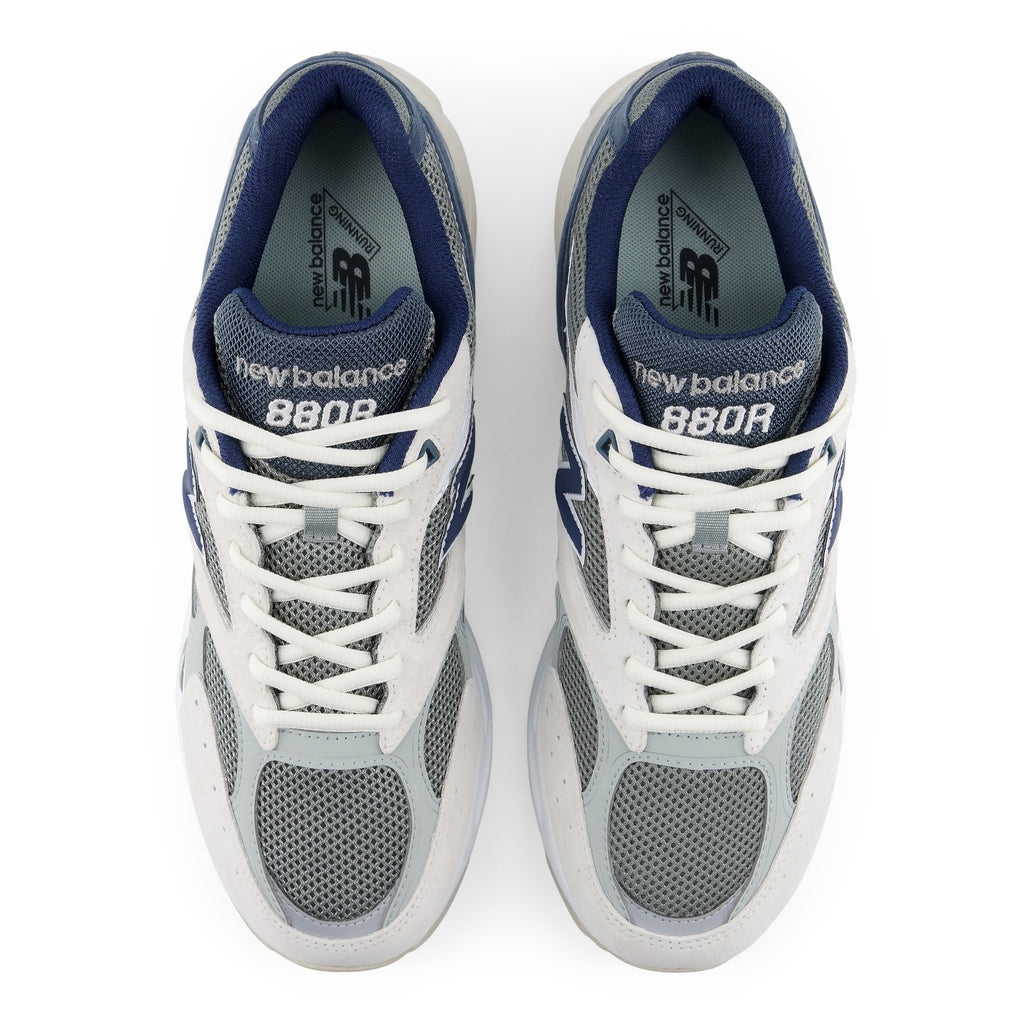 NEW BALANCE U880R69L