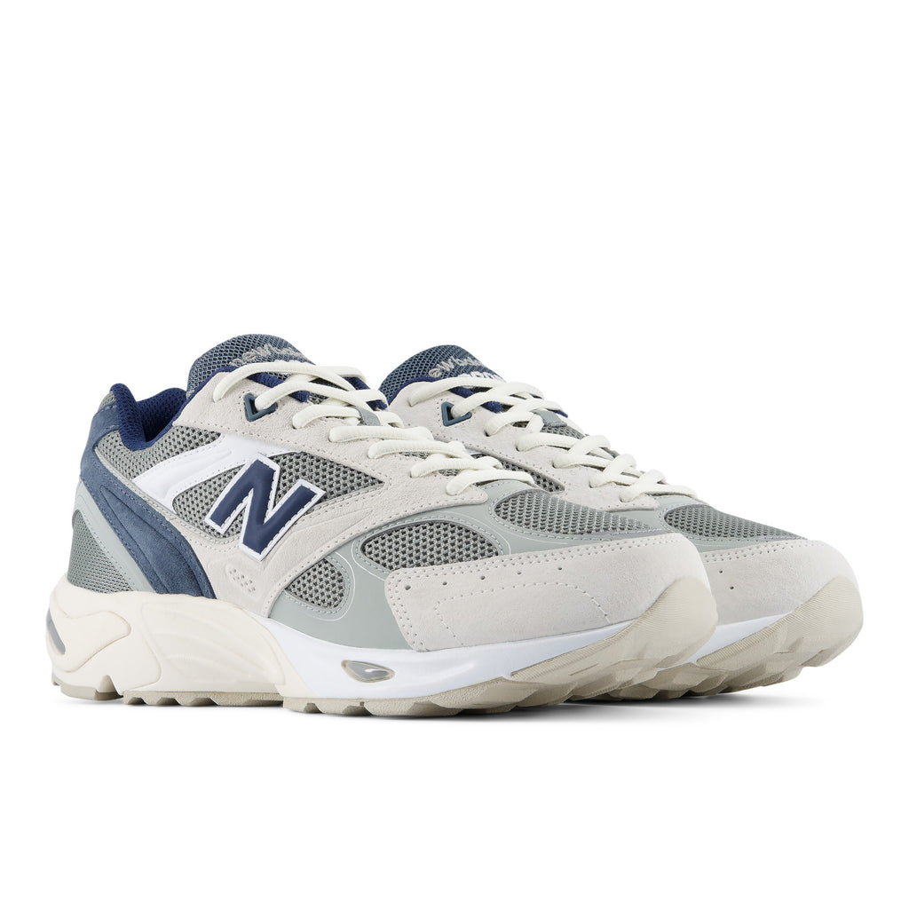 NEW BALANCE U880R69L