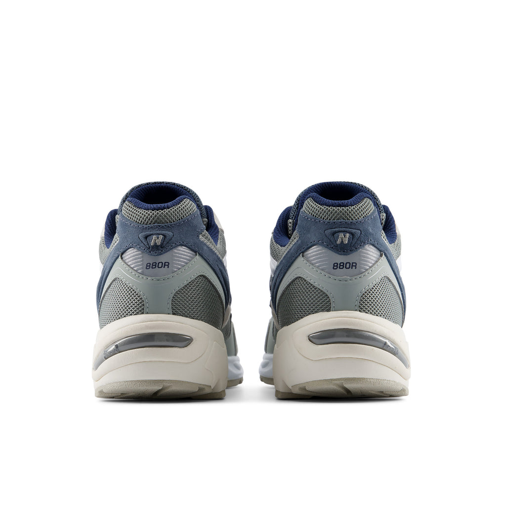 NEW BALANCE U880R69L